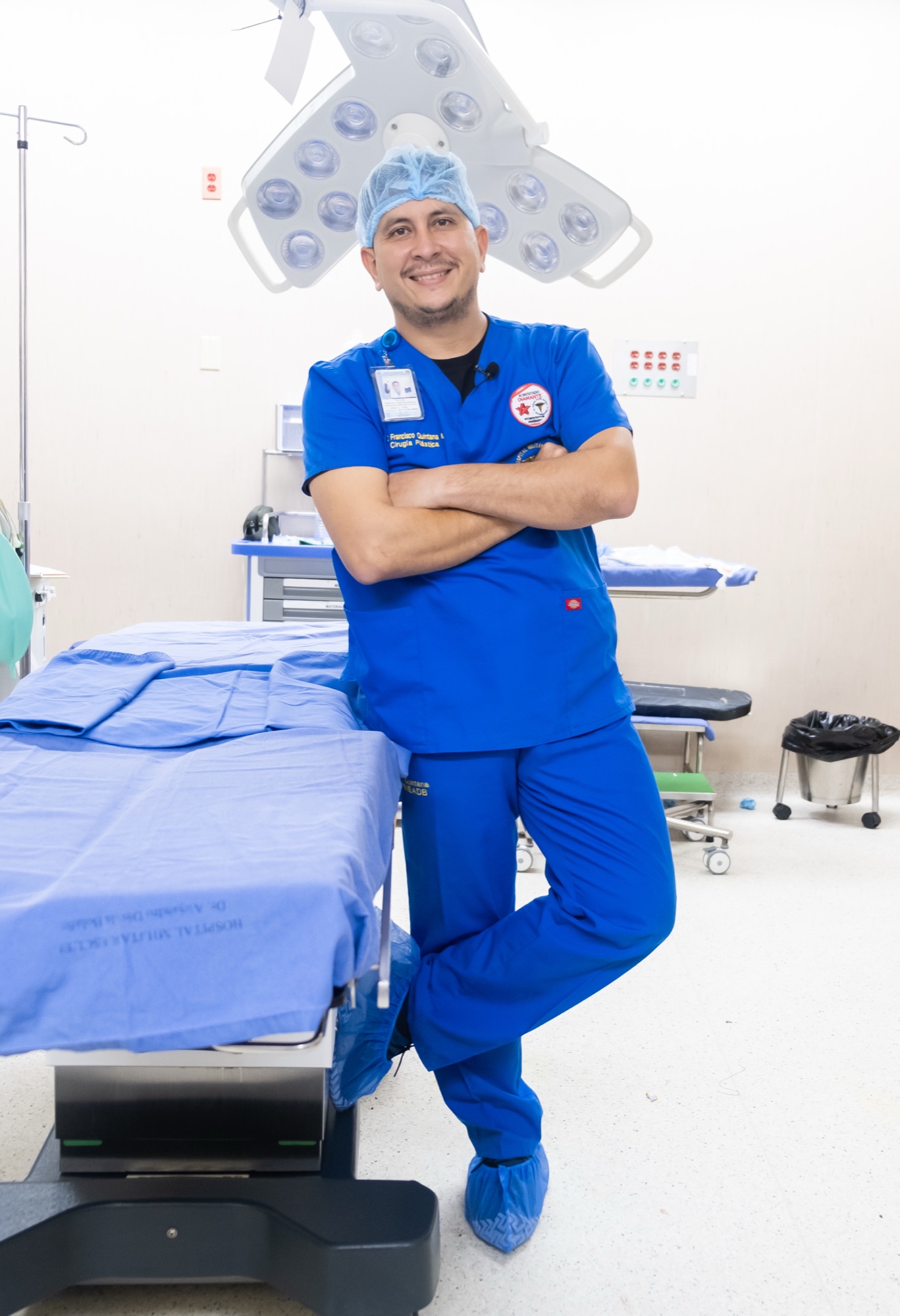 Dr. Francisco Quintana en quirófano